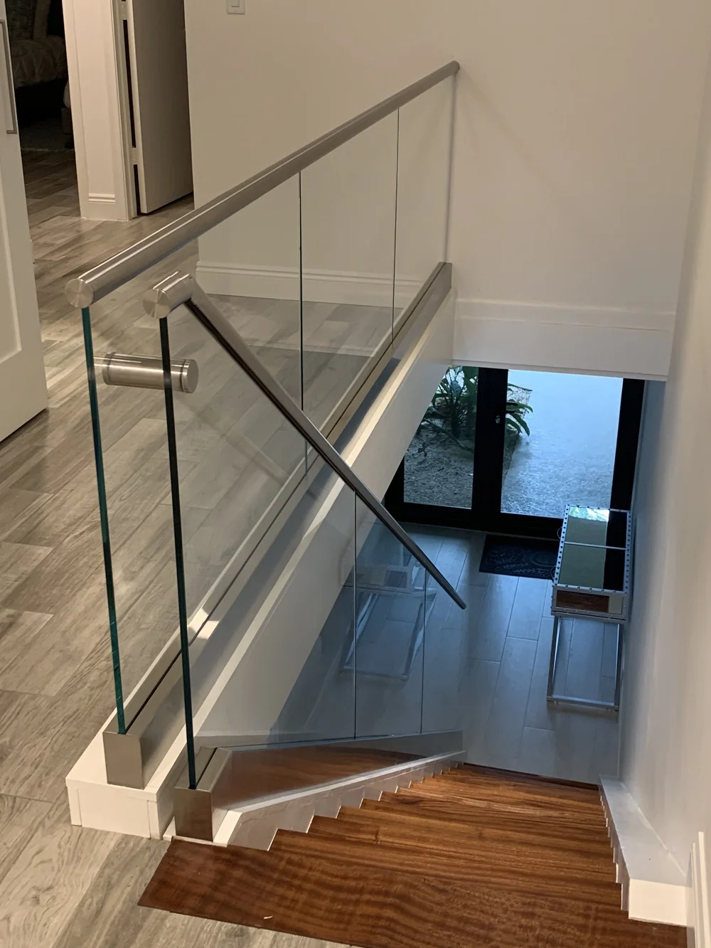 Glass load-bearing stair railing
