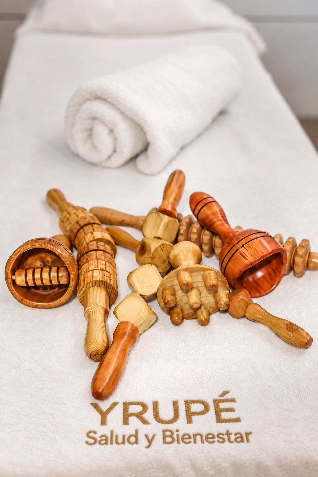 Herramientas de madera para las sesiones de maderoterapia de YRUPÉ