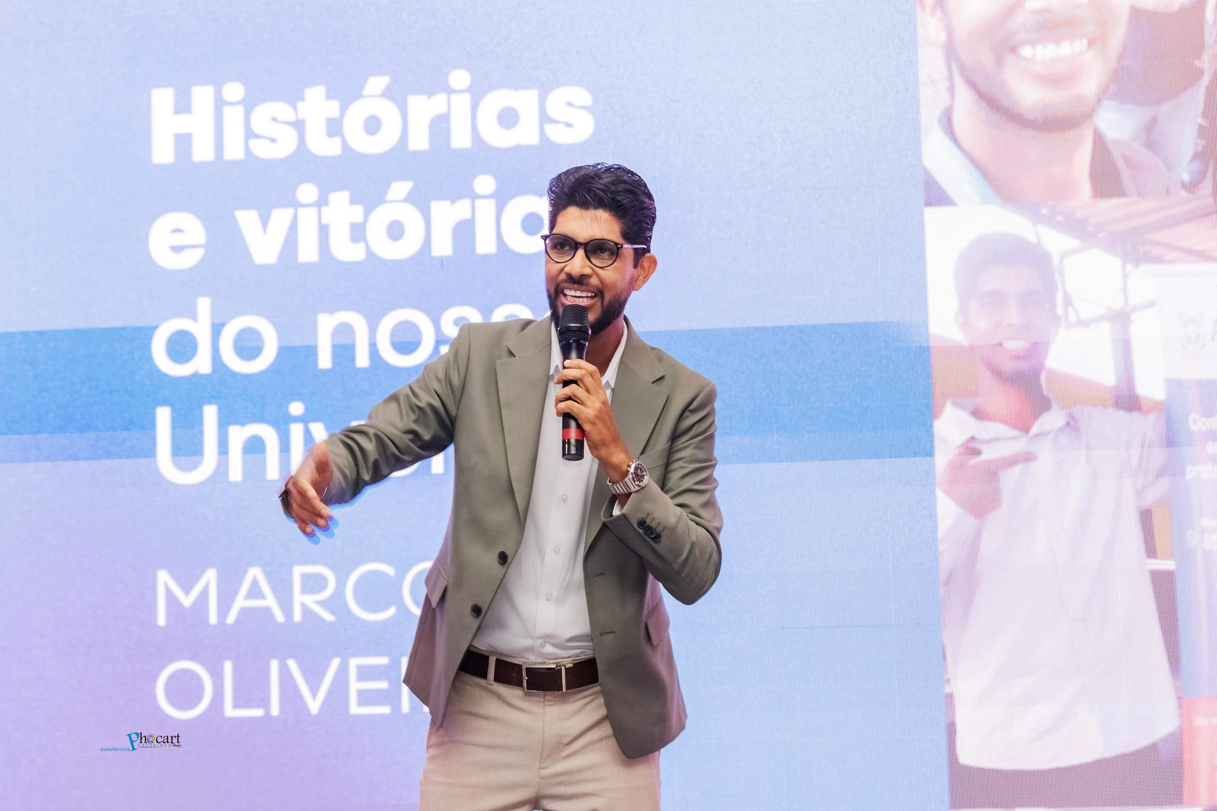 Marcos Oliveira palestrando