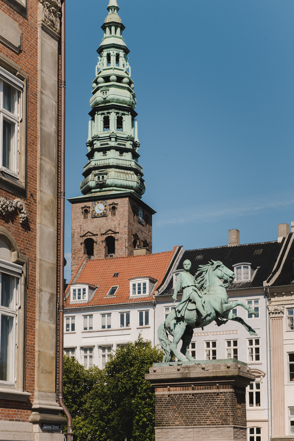 Reisfotografie van Denemarken met Møns Klint, Kopenhagen, Nyhavn, Vesterbro, Christiania, CopenHill, Roskilde, Kolding Fjord en karakteristieke Deense landschappen. Reisfotografie van Denemarken met Møns Klint, Kopenhagen, Nyhavn, Vesterbro, Christiania, CopenHill, Roskilde, Kolding Fjord en karakteristieke Deense landschappen.