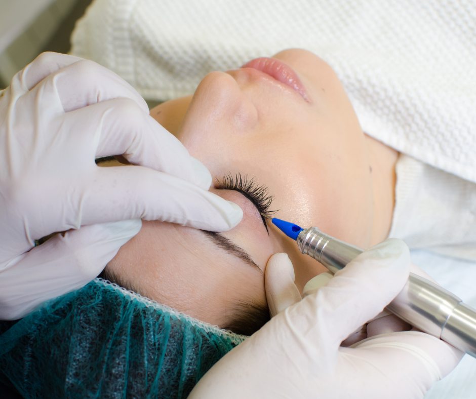Permanent upper and lower eyeliner by Jeannine Unwin