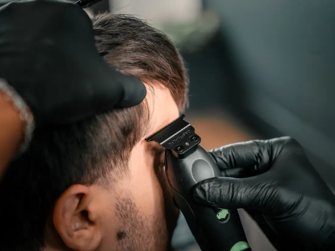 Close-up of clippers shaping the side of a client&rsquo;s haircut