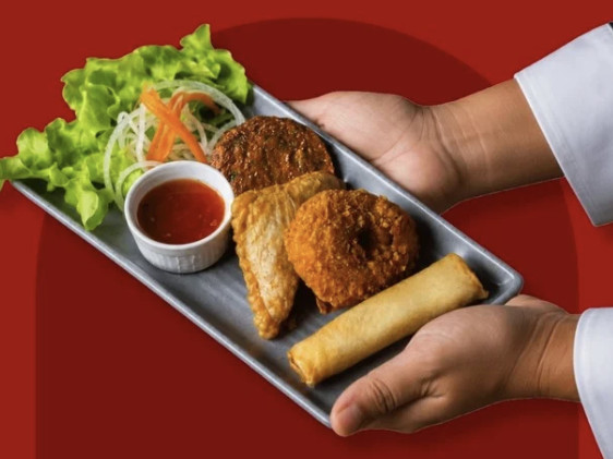 At Thai's Mixed Entrée platter — fish cake, curry puff, donut prawn and spring roll with sweet chilli sauce, served to Dad
