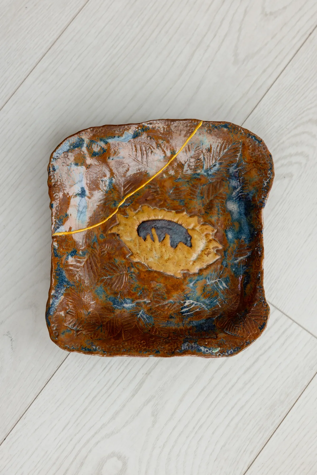 Kristina's kintsugi bowl seen from above, a bright gold seam running across it