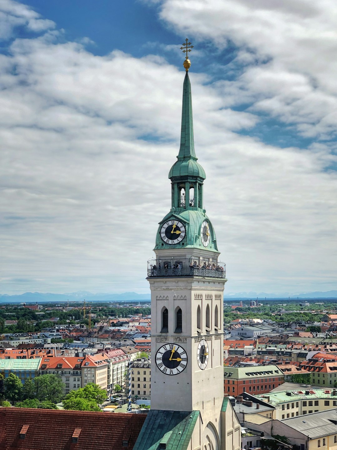 Turm des Alten Peter über der Münchner Altstadt