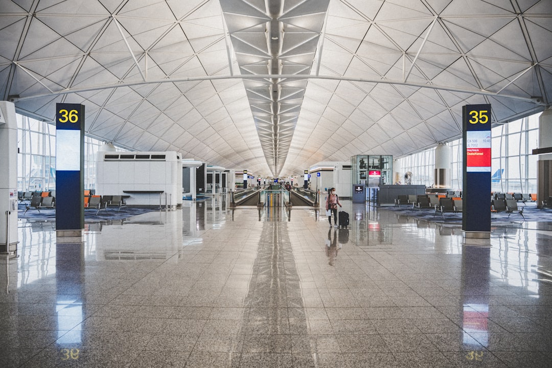 Modernes Flughafen-Terminal am Flughafen München