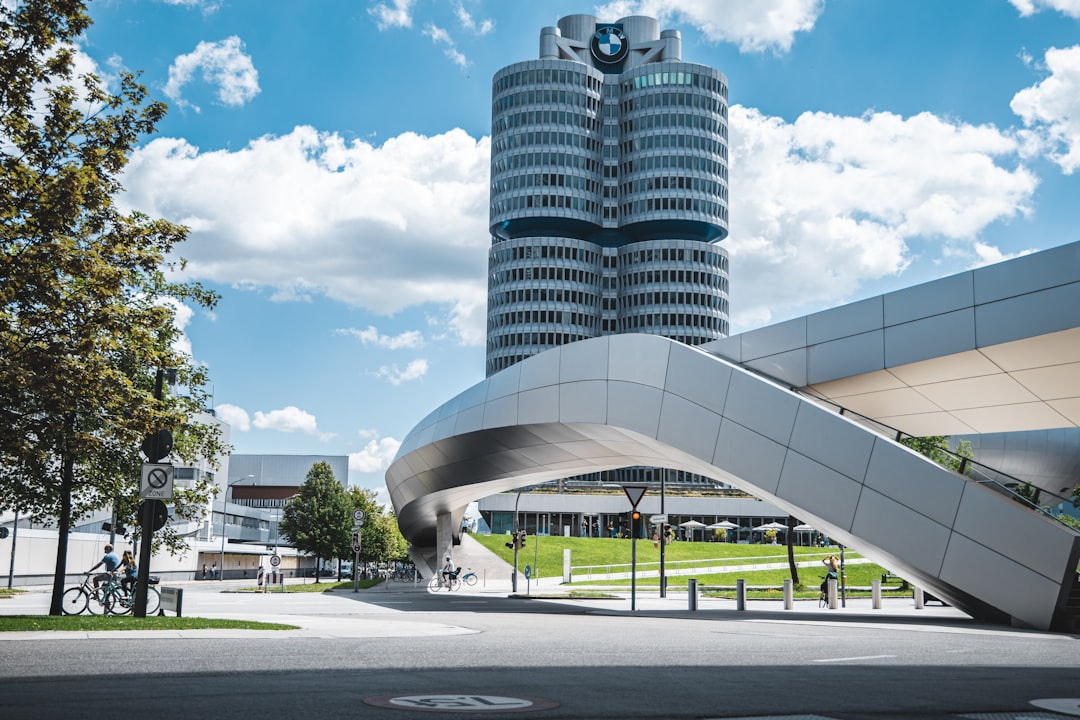 BMW-Vierzylinder-Hochhaus und BMW Museum in München