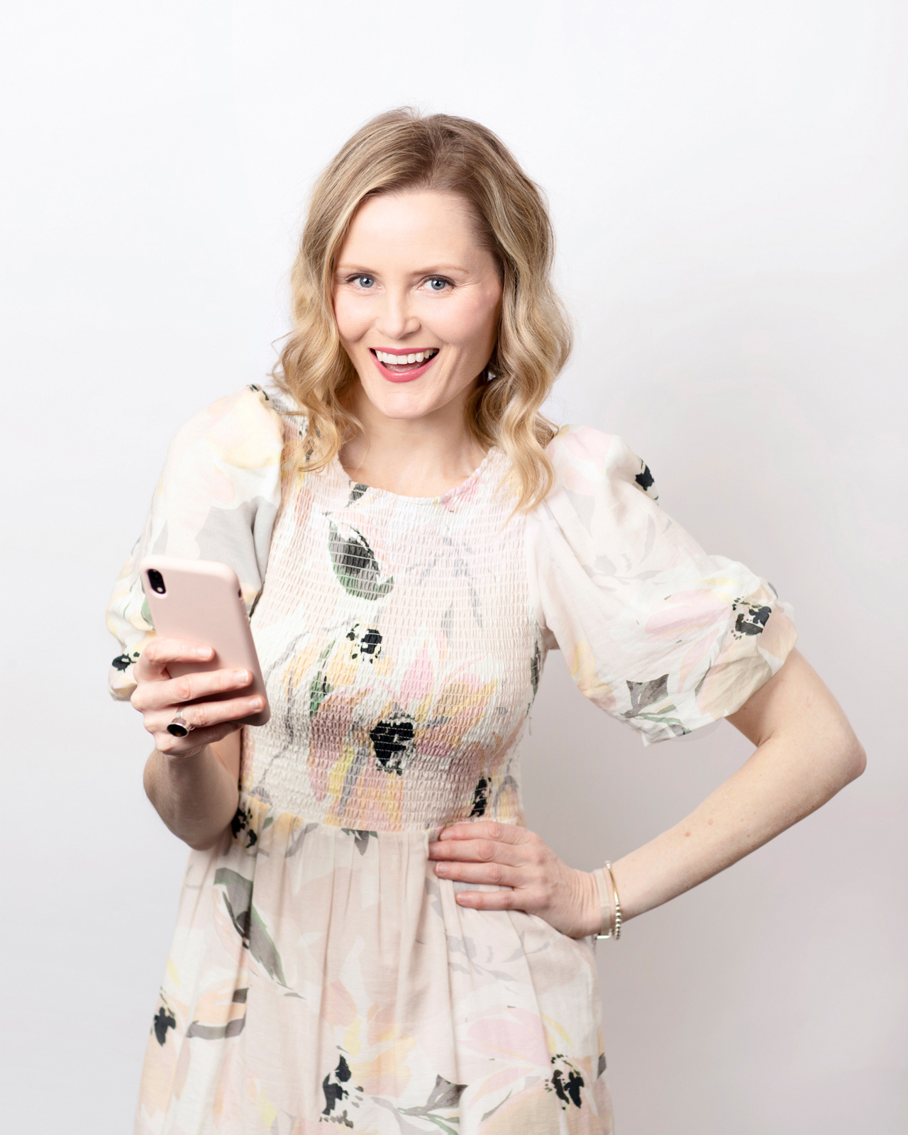 A lady holding a smart phoneAlison McWhirter Personal branding Photography Melbourne