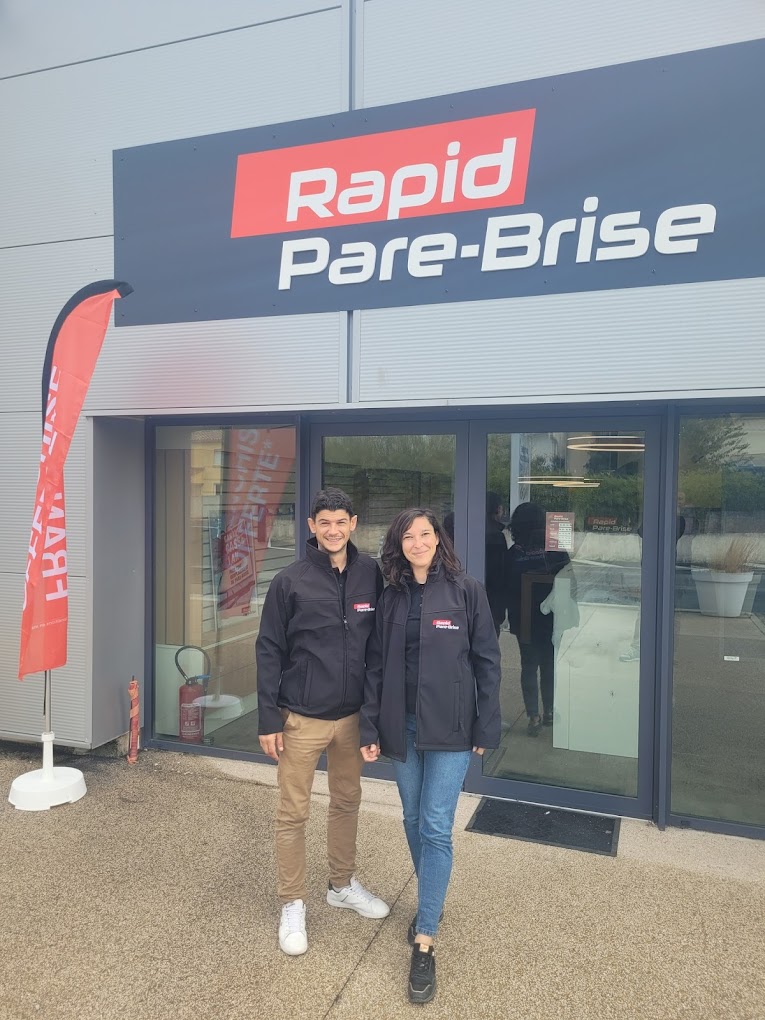 Justine et Matthieu, responsables Rapid Pare-Brise Poussan