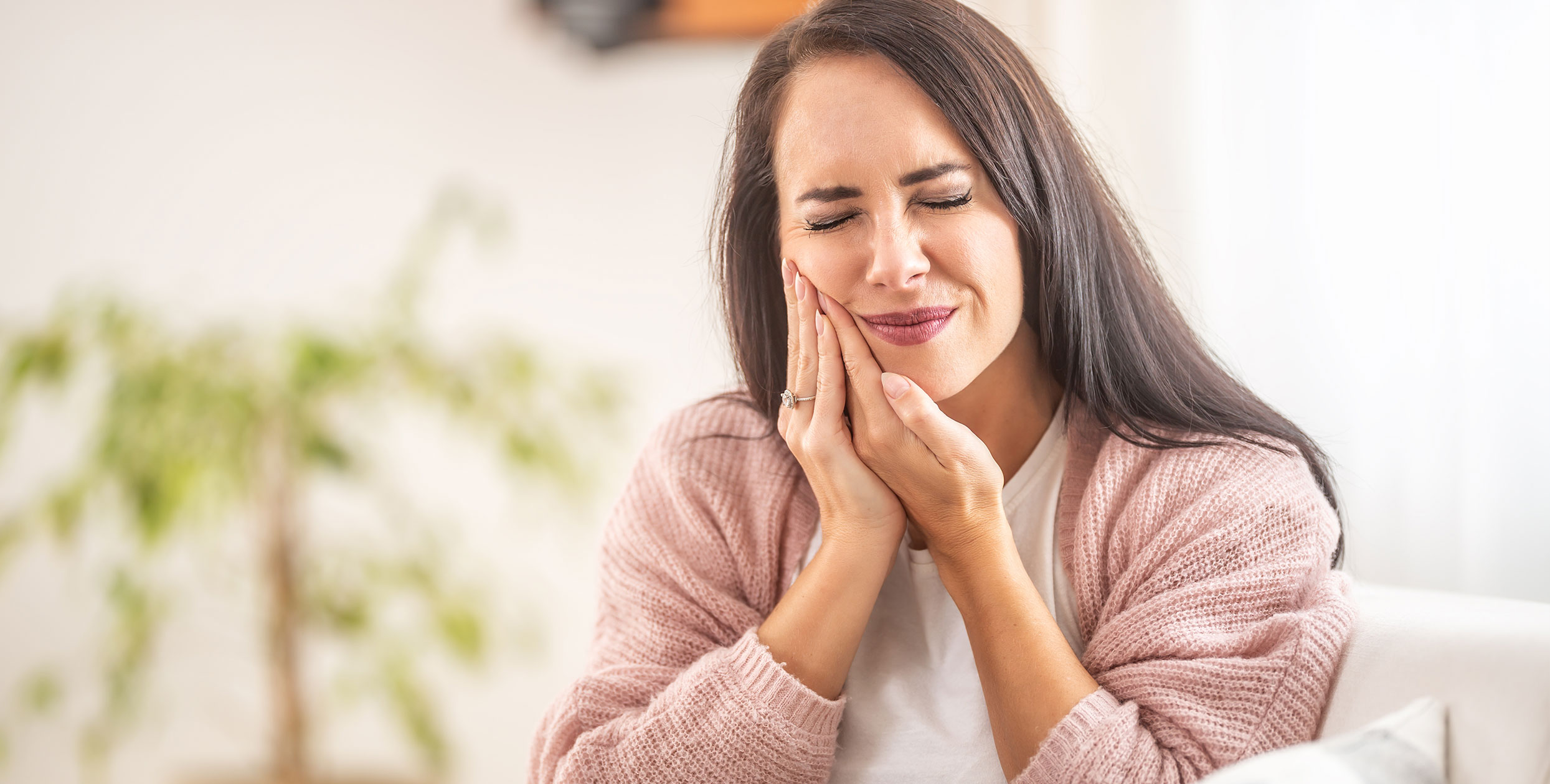 Woman with tooth pain