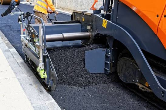 Asphalt paving
