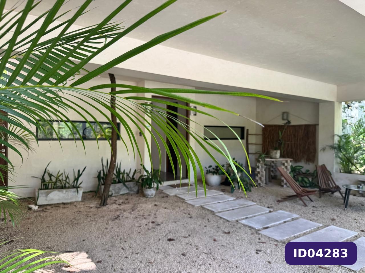 PRECIO DE OPORTUNIDAD: Villa Lista para Habitar Terreno Adyacente en Riviera Tulum