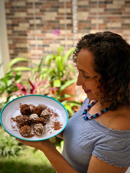 Alumna de Chefs de Corazón con su postre