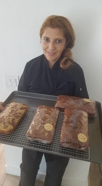 Alumna de Chefs de Corazón con su postre