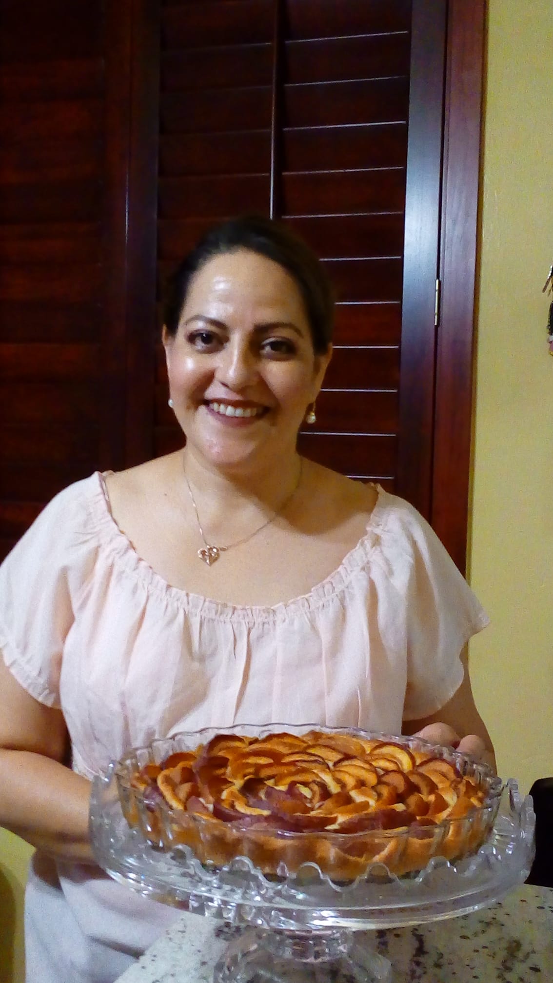 Alumna de Chefs de Corazón con su postre