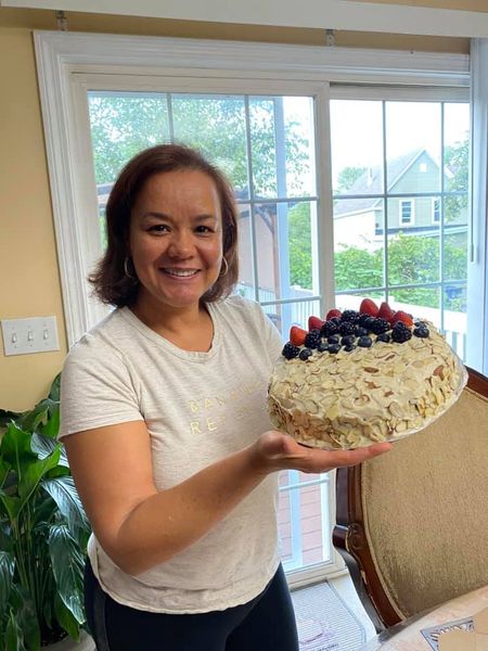 Alumna Chefs de Corazón con su postre
