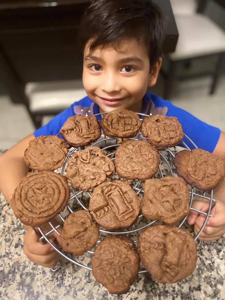 Alumna de Chefs de Corazón con su postre