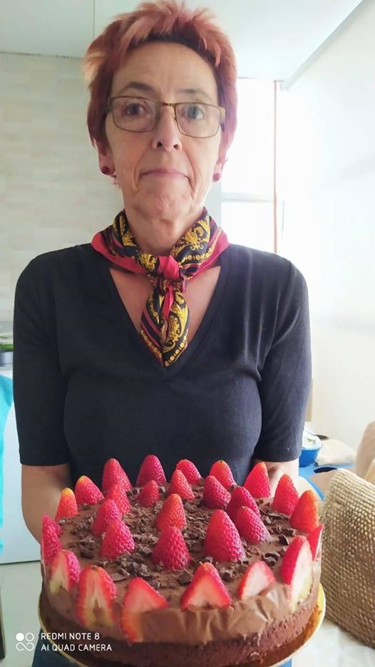Alumna de Chefs de Corazón con su postre
