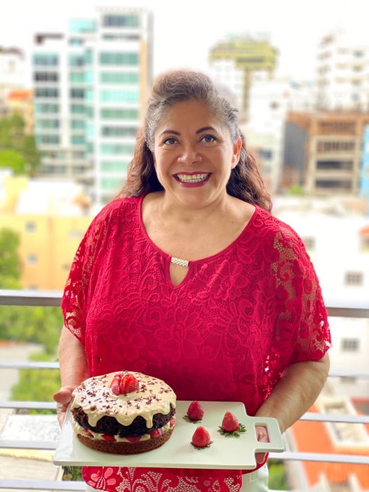 Alumna de Chefs de Corazón con su postre