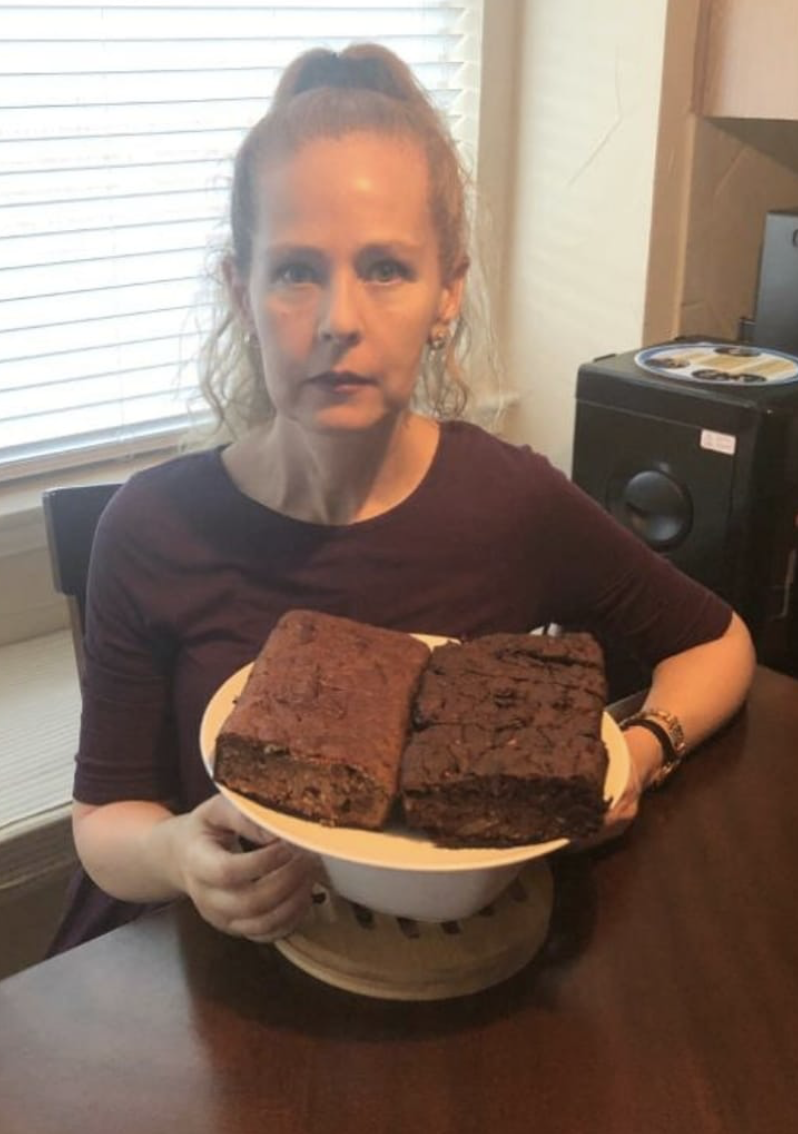 Alumna de Chefs de Corazón con su postre