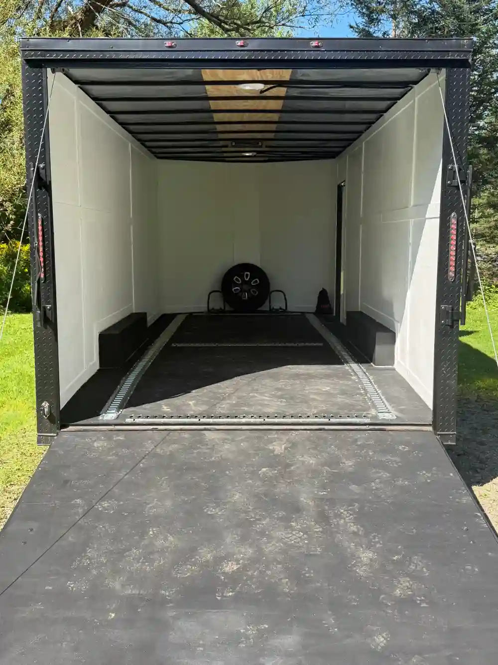 Enclosed Trailer - view 2