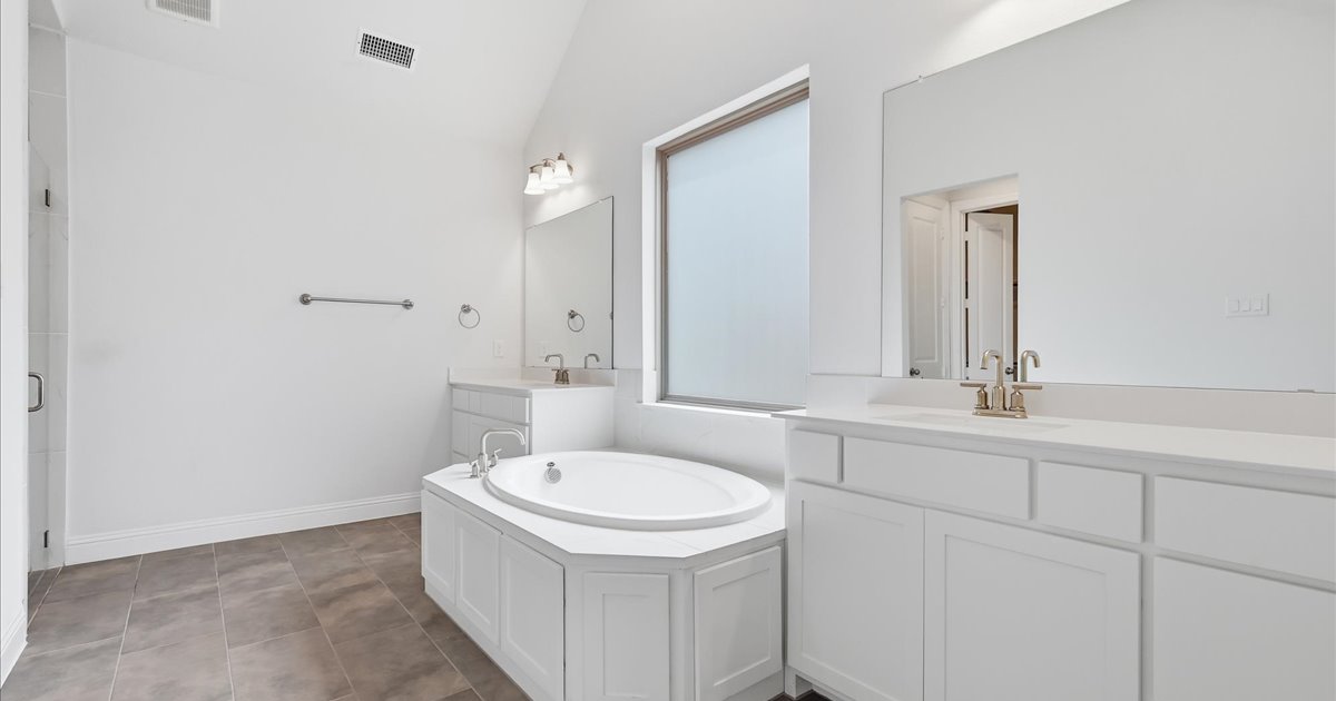 Spacious primary bathroom with jetted tub at 2504 Silver Leaf Drive in Northlake, Texas Spacious primary bathroom with jetted tub at 2504 Silver Leaf Drive in Northlake, Texas