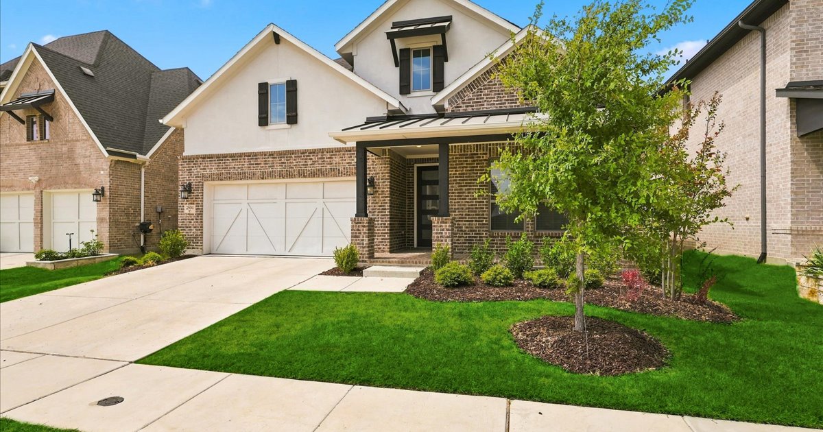 3 car tandem garage at 2504 Silver Leaf Dr in Northlake, TX 3 car tandem garage at 2504 Silver Leaf Dr in Northlake, TX