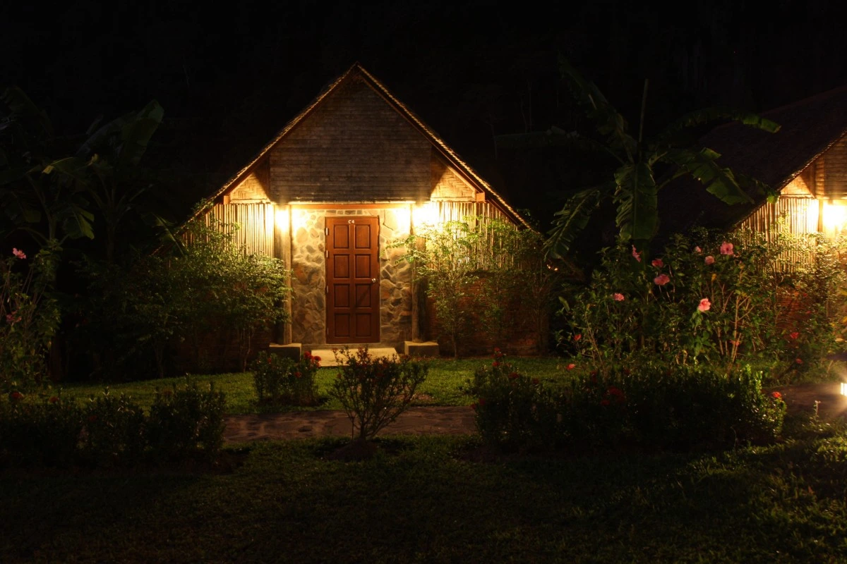 A room with lighting around it