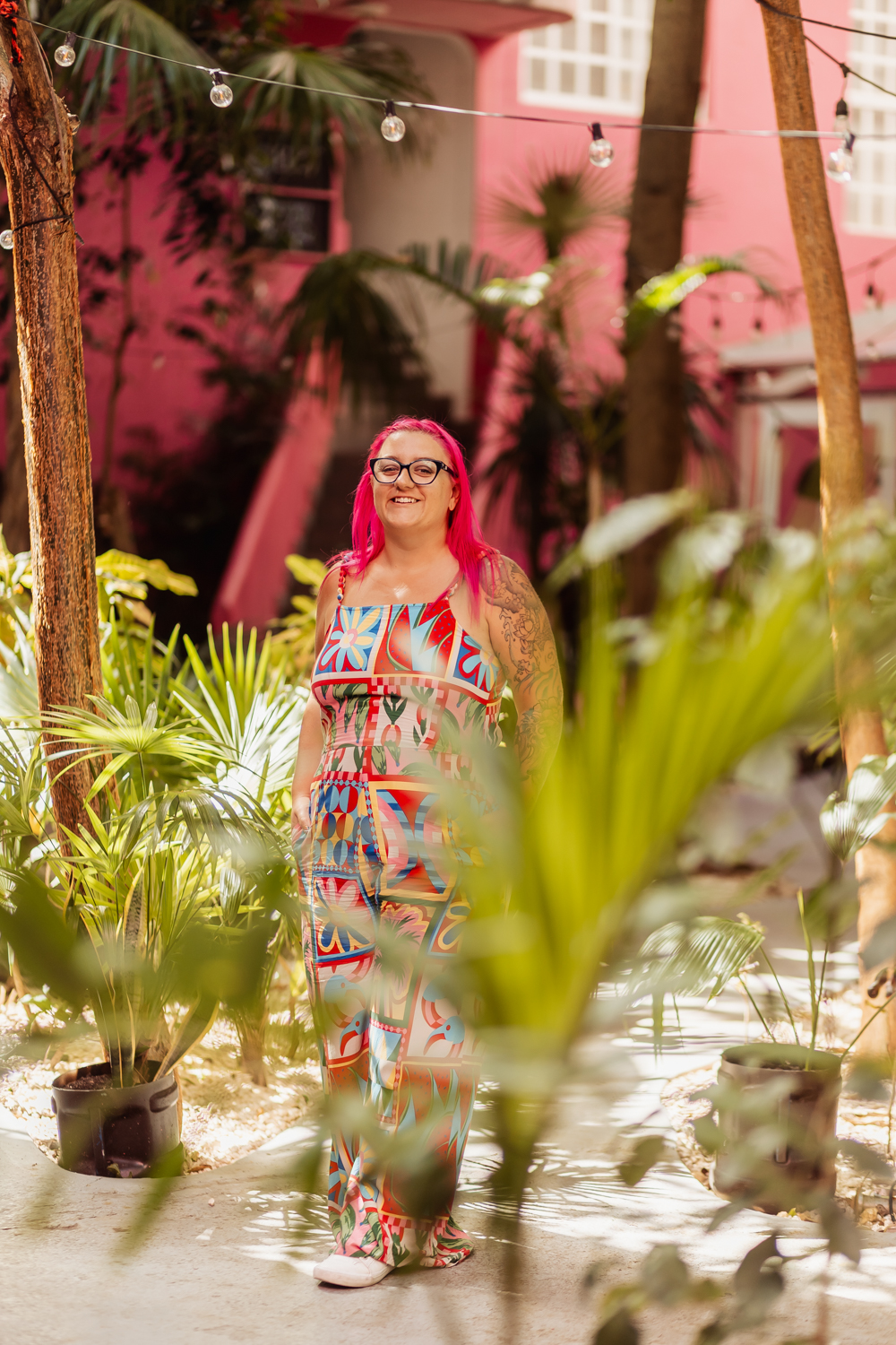 Marrie-Eve dans un univers coloré