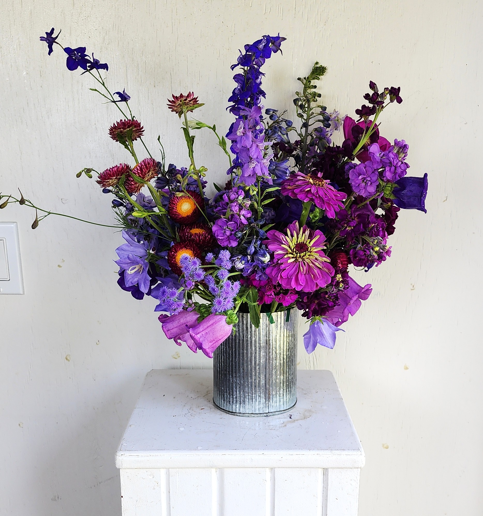 Garden-grown arrangement 10