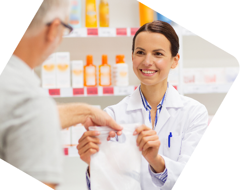 pharmacist-assiting-client