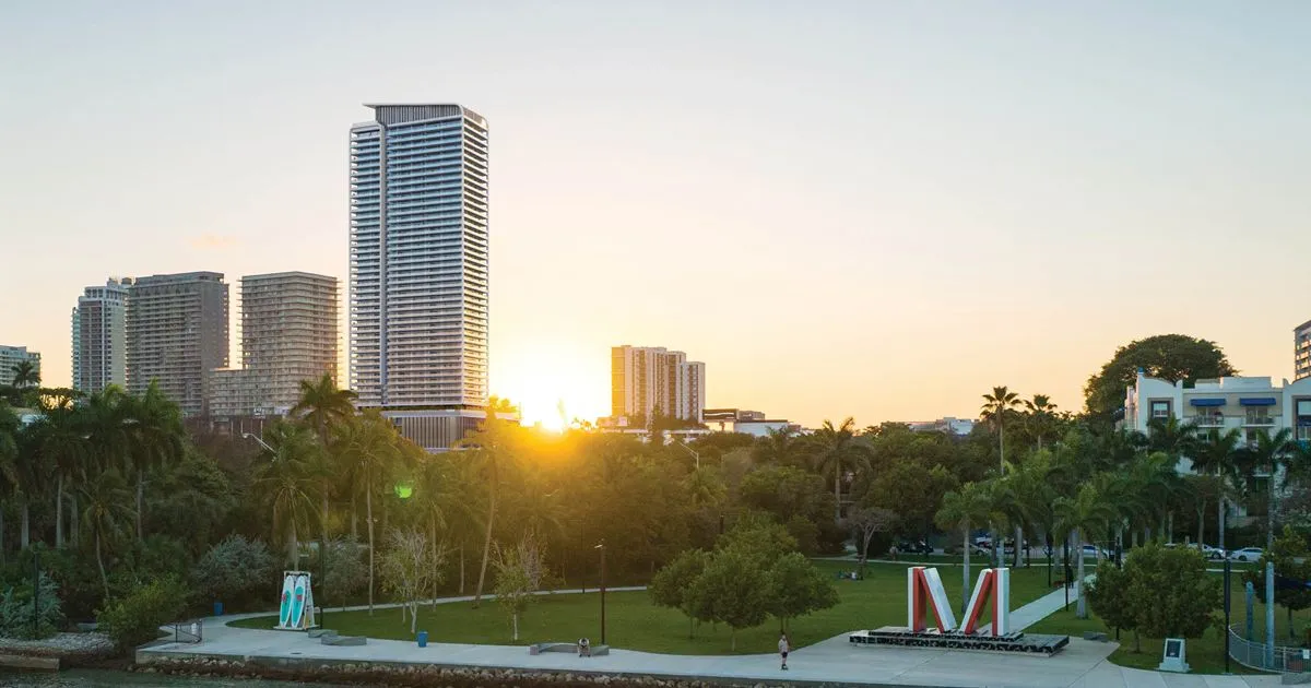 Miami Tropic tower at sunset, seen from a bayfront park