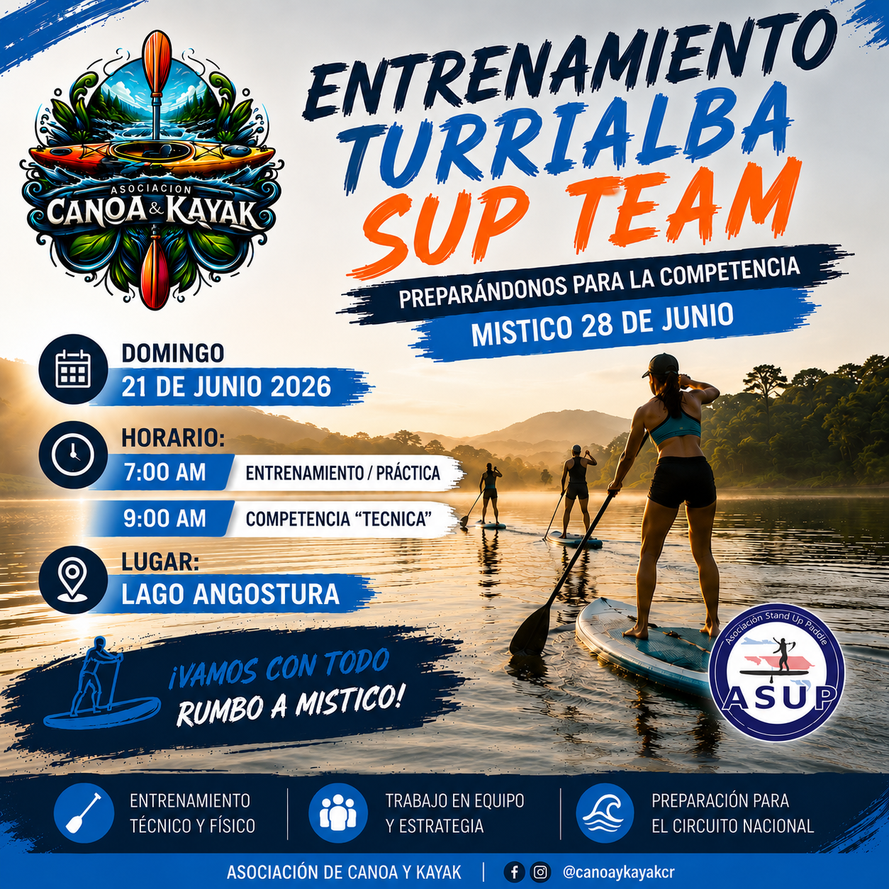 Instructor enseñando técnicas de seguridad en el río