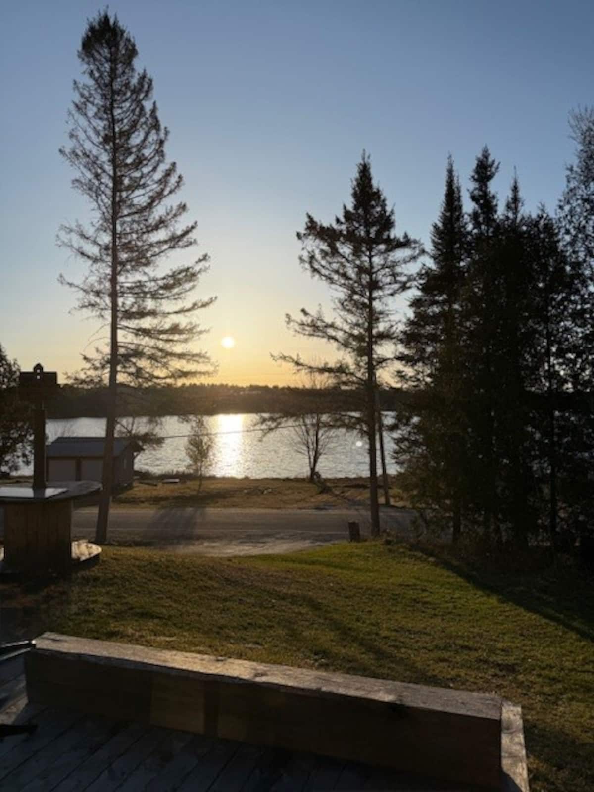 Coucher de soleil sur le lac, Bayview Retreat