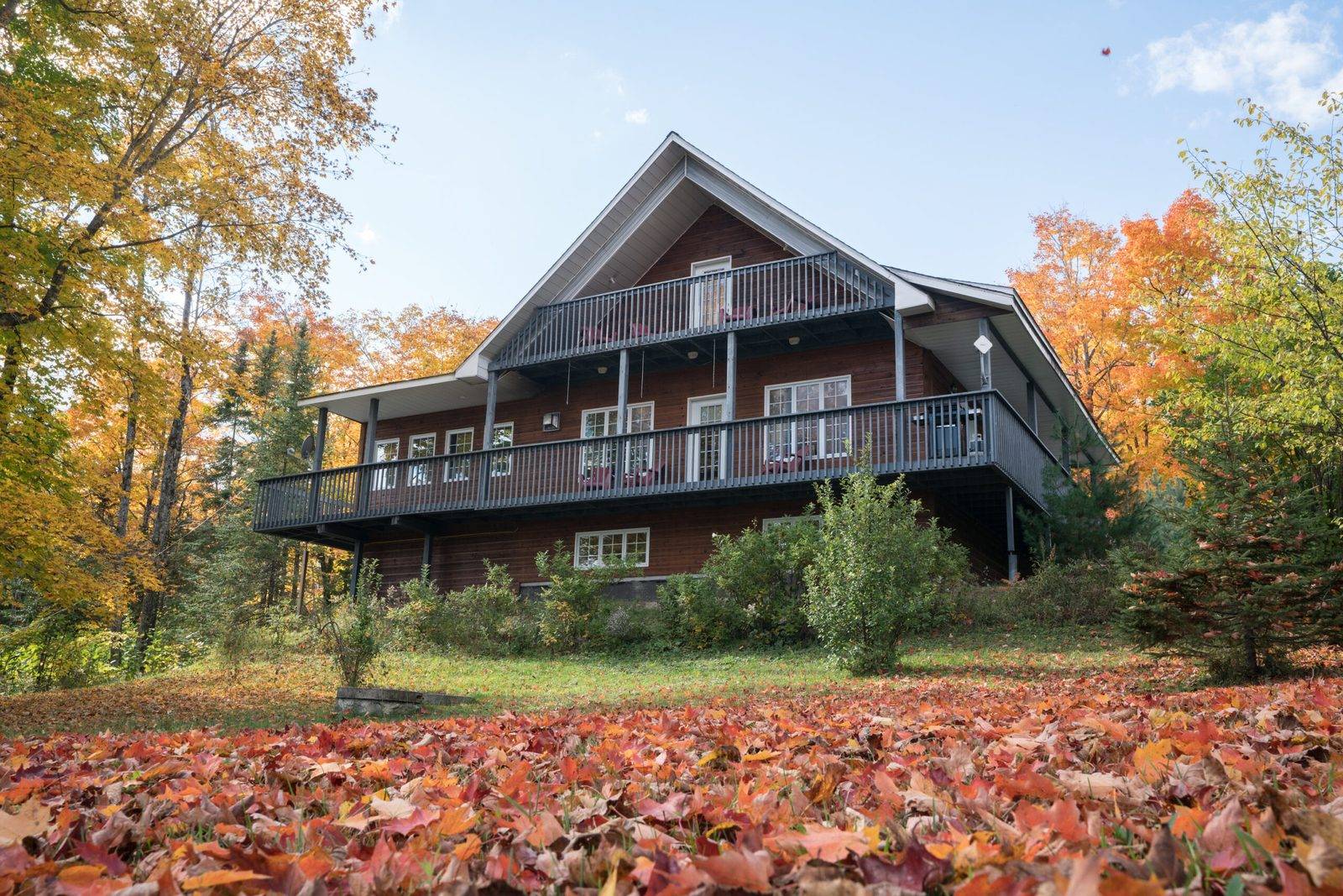 Happy Mountain Hideaway & Spa in autumn colours