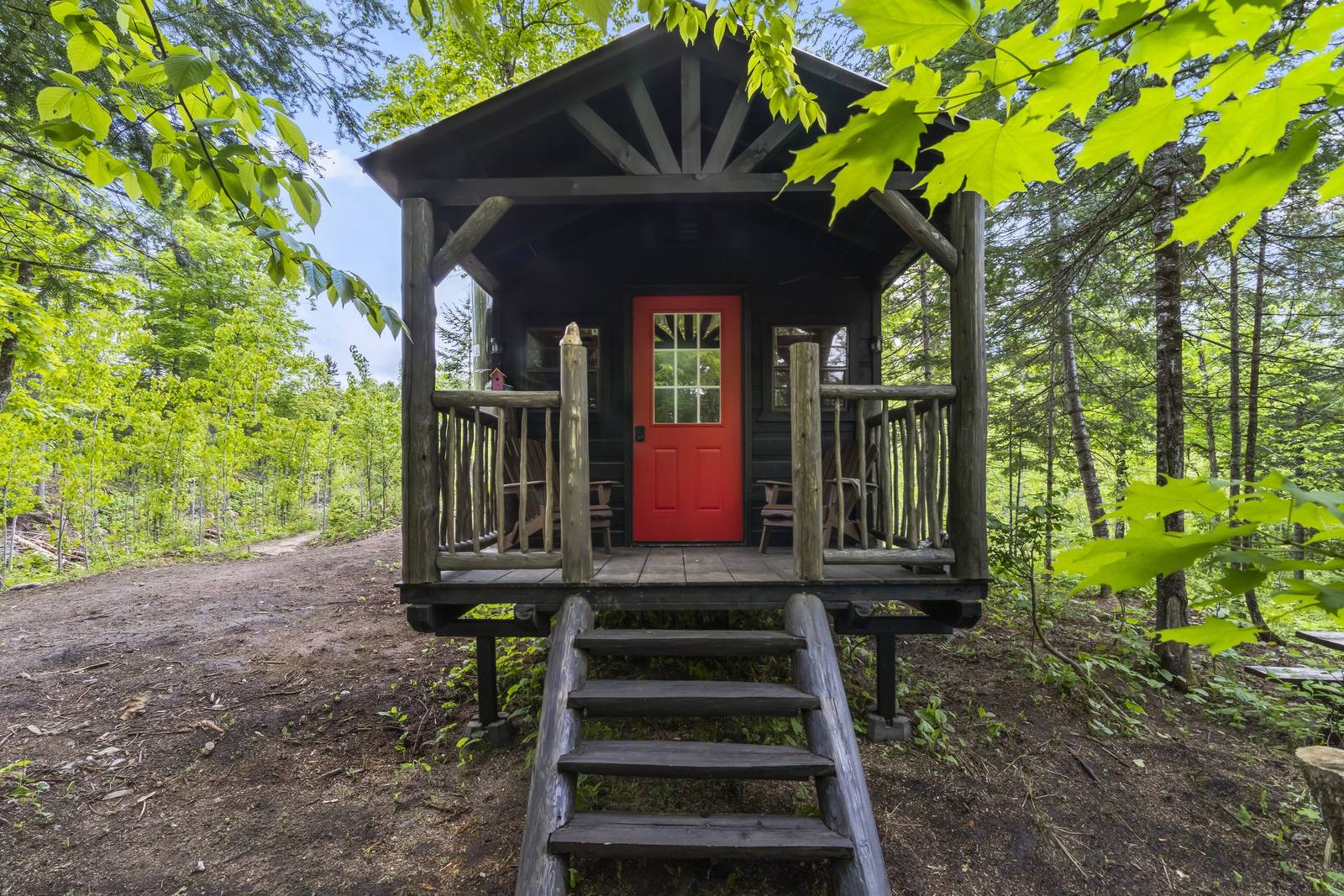 Galerie avant et porte rouge, Maple Ridge