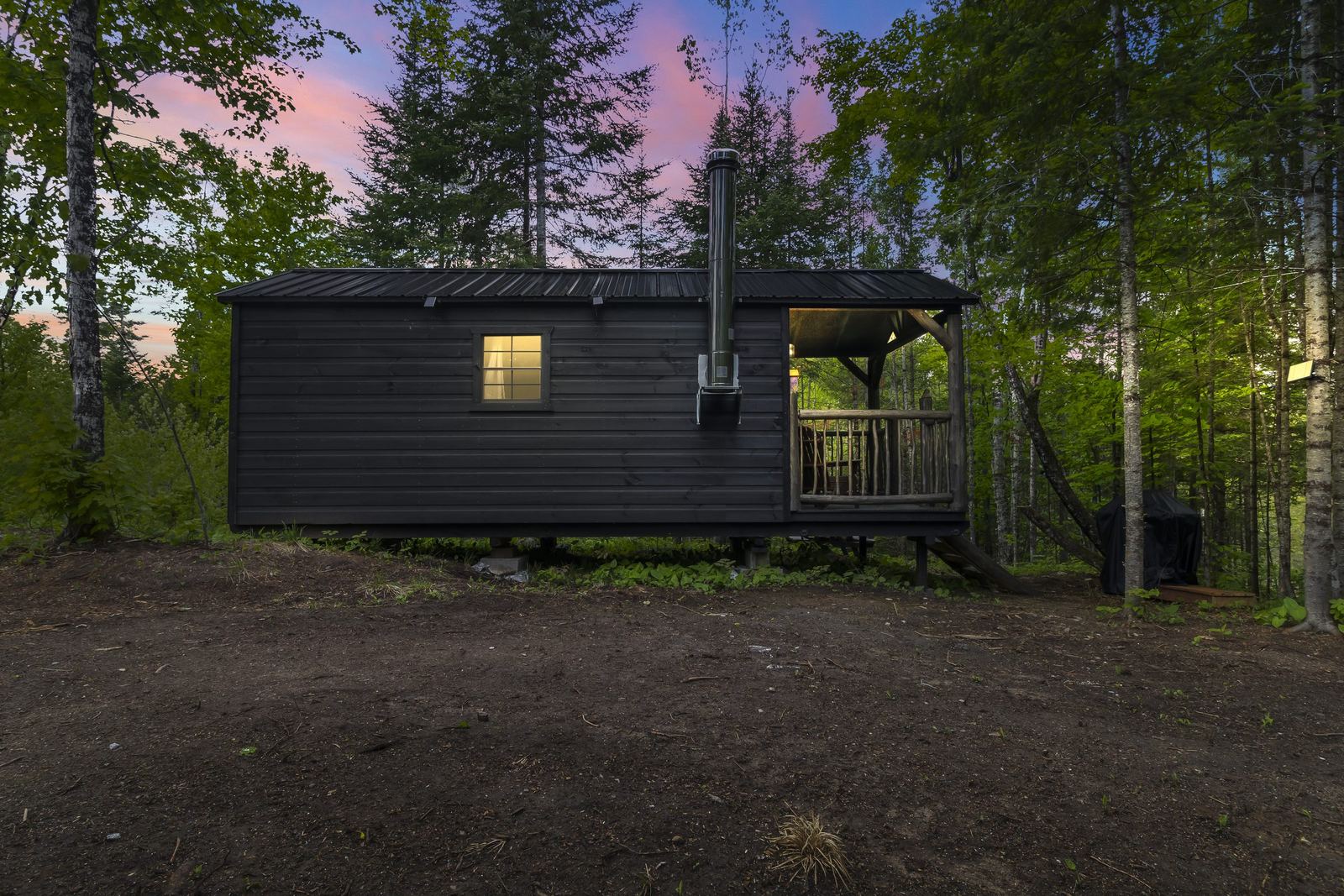 Maple Ridge Retreat at dusk