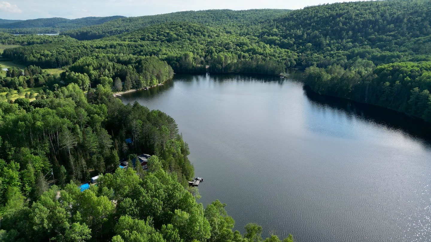 Vue aérienne du lac, The Last Resort