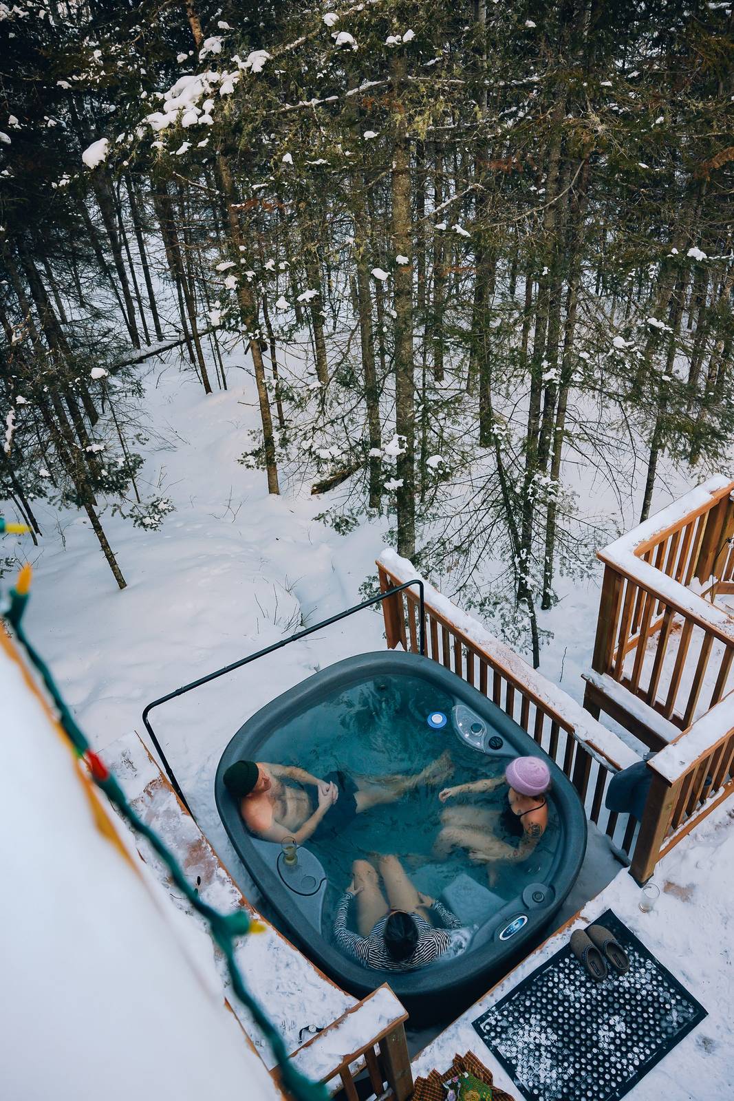 Spa sur la terrasse dans la neige, The Lookout
