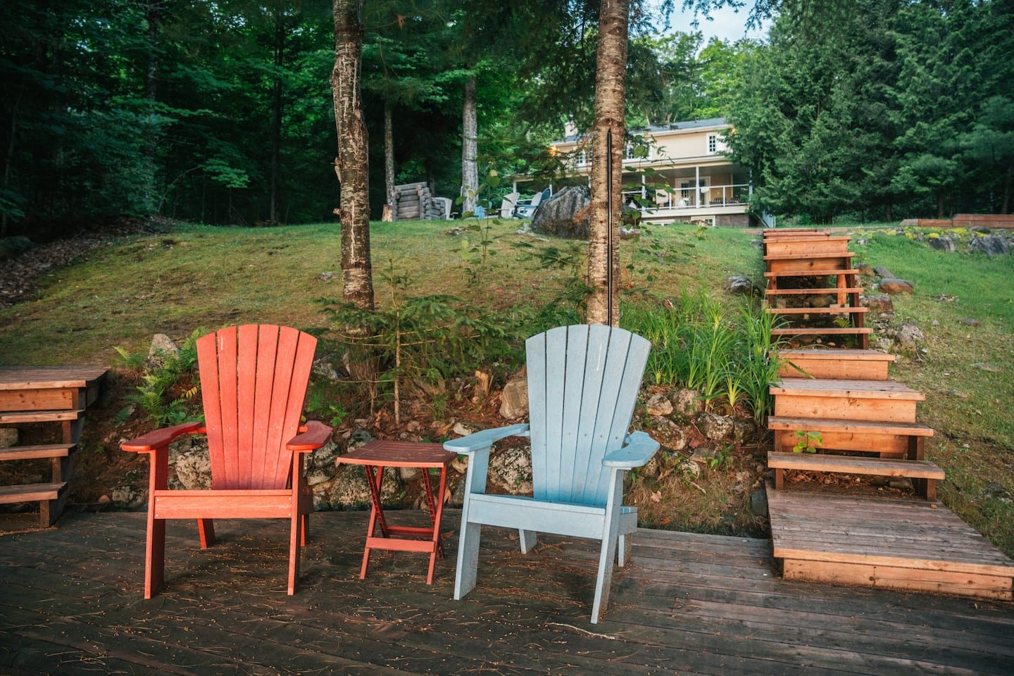 Chaises Adirondack autour du foyer extérieur, Luxury Lakeside Lookout