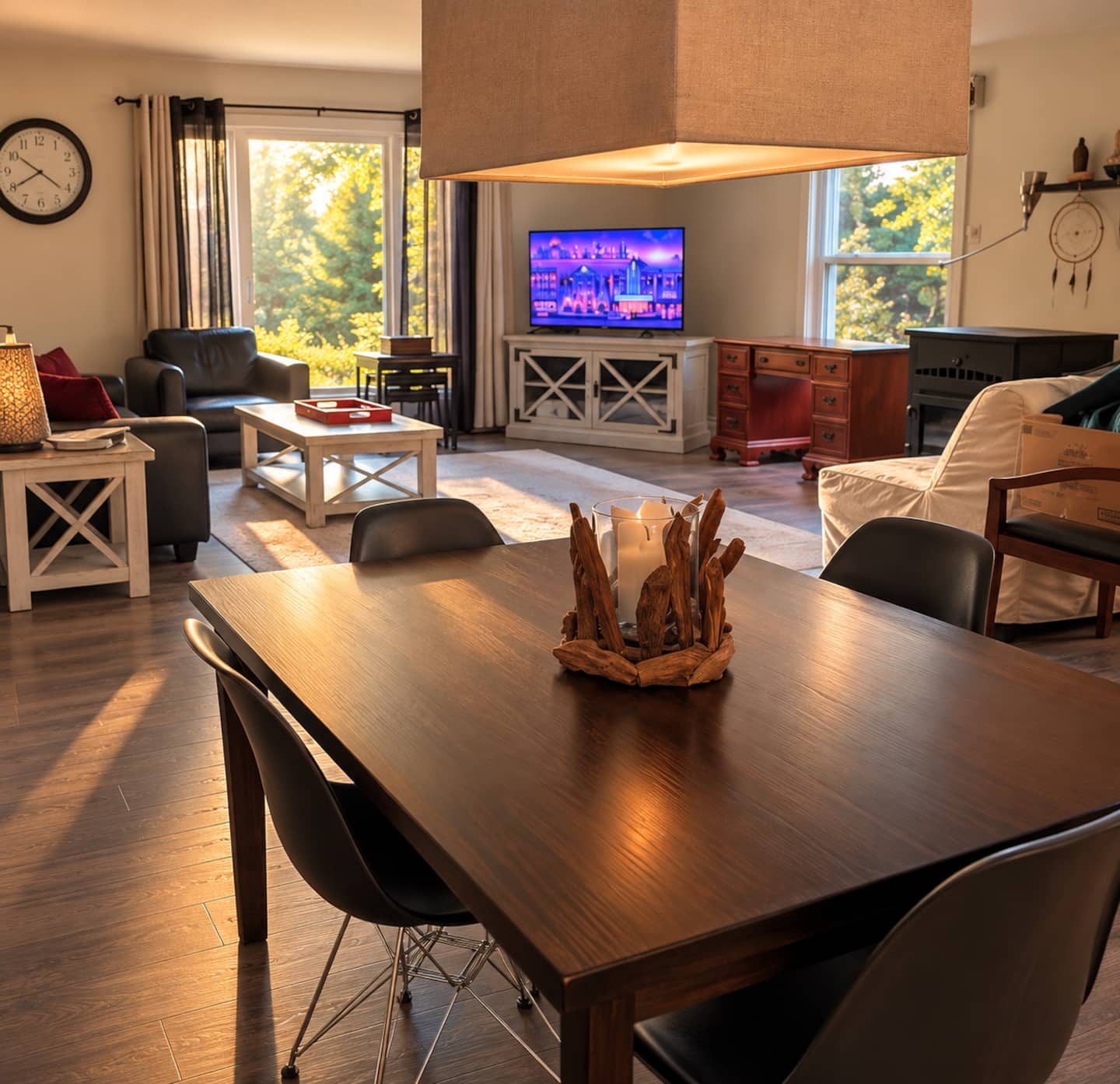 Salon et coin repas, Zen Forest Retreat