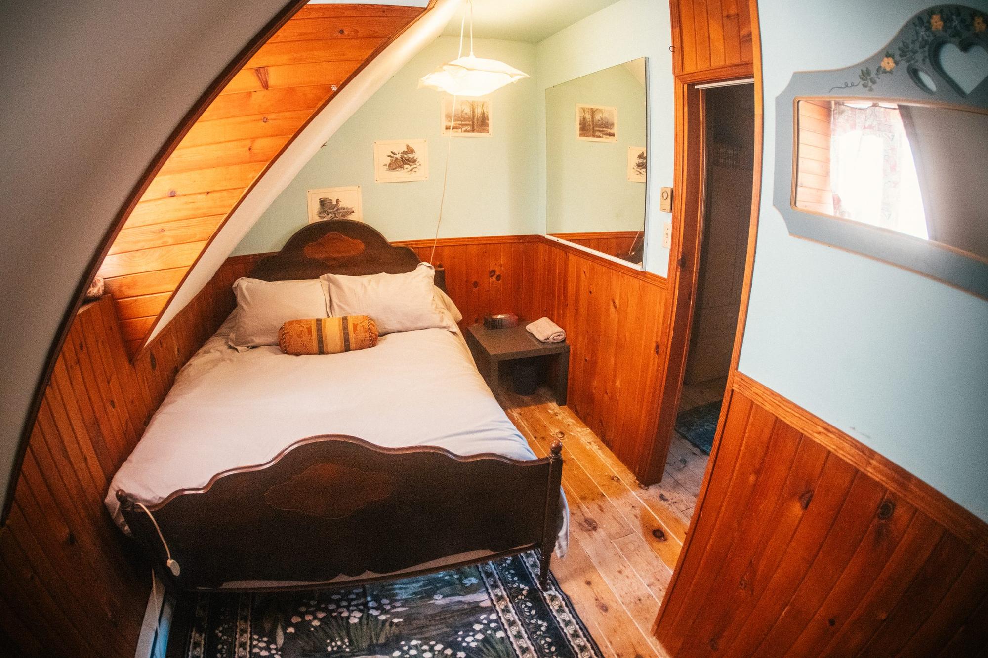 Chambre avec lit-traîneau, The Boar's Nest