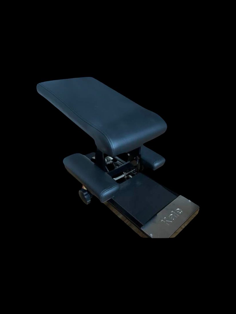 Kale Knee Chest Table