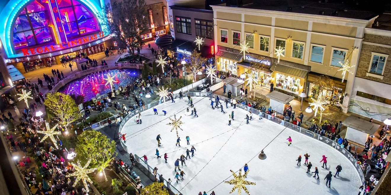 The Avalon in Alpharetta, Georgia, lit up at night around the ice rink