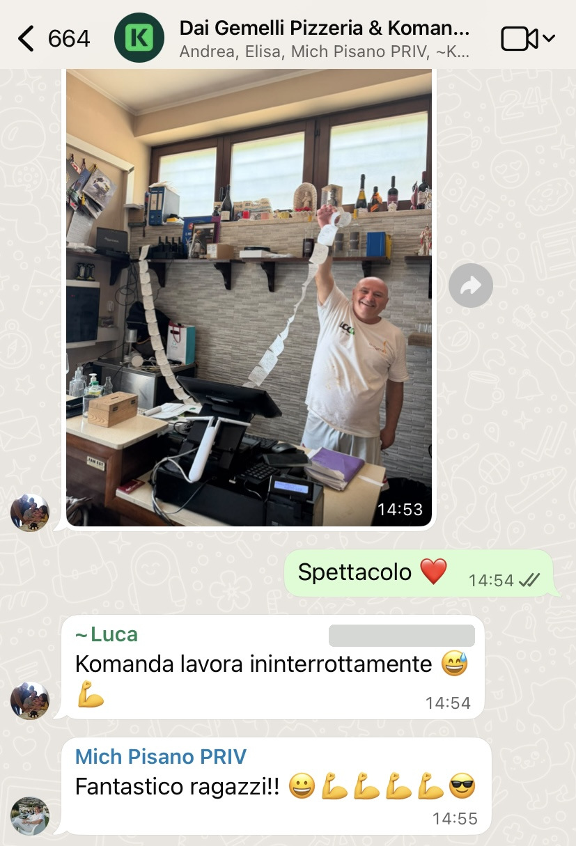Chat WhatsApp del gruppo Dai Gemelli: la foto della striscia di comande stampate e il messaggio &laquo;Komanda lavora ininterrottamente&raquo;