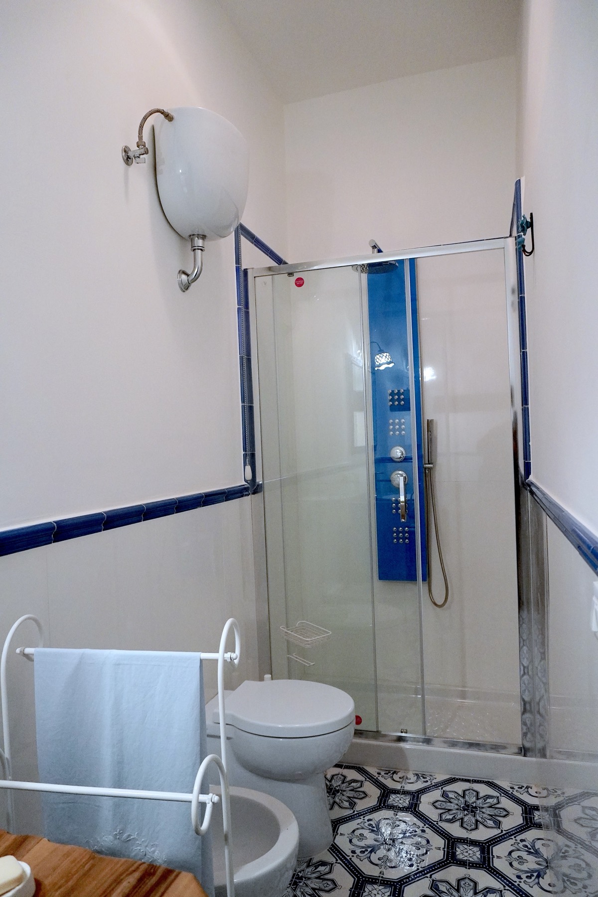 Bagno con doccia, dettaglio
