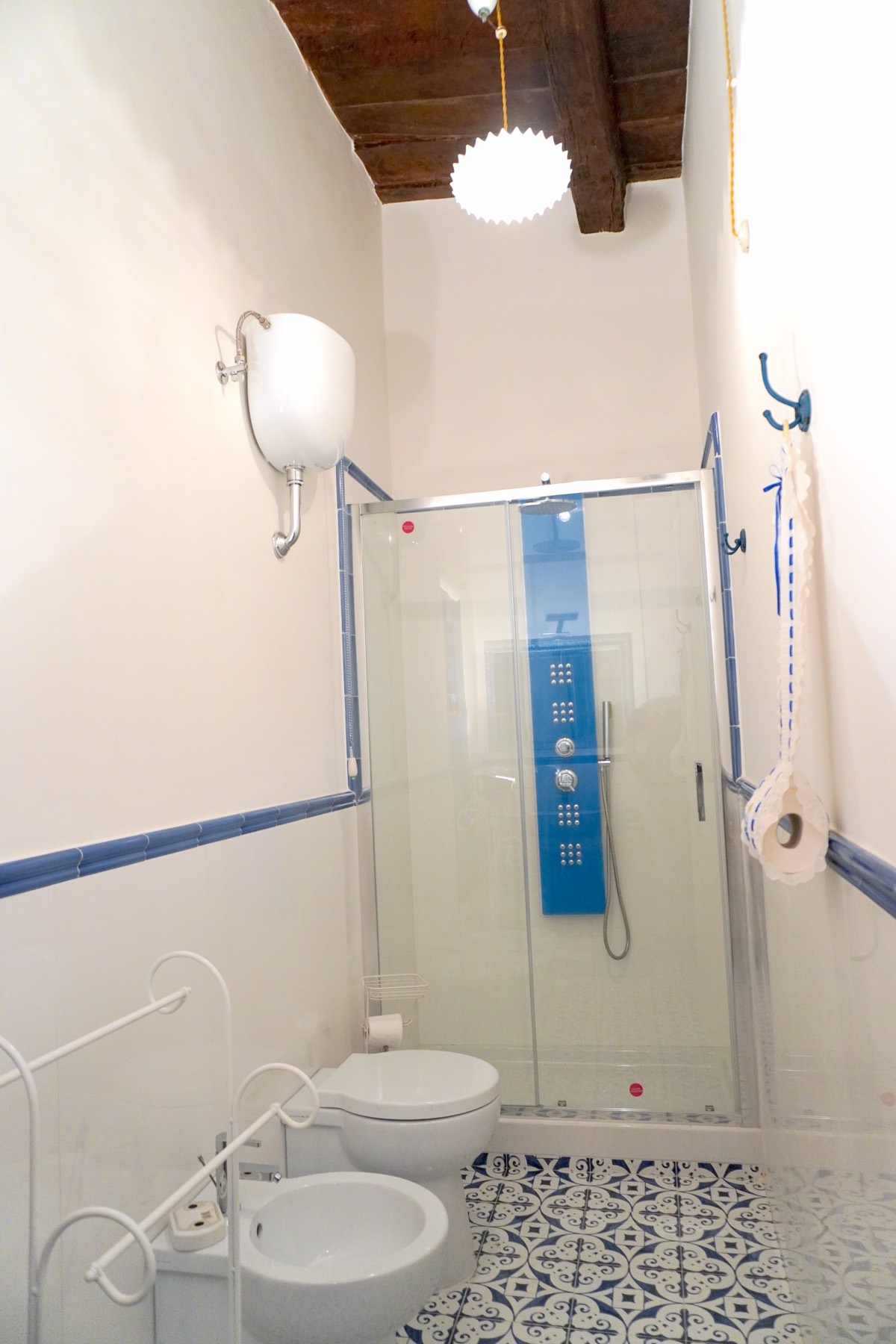 Bagno con doccia