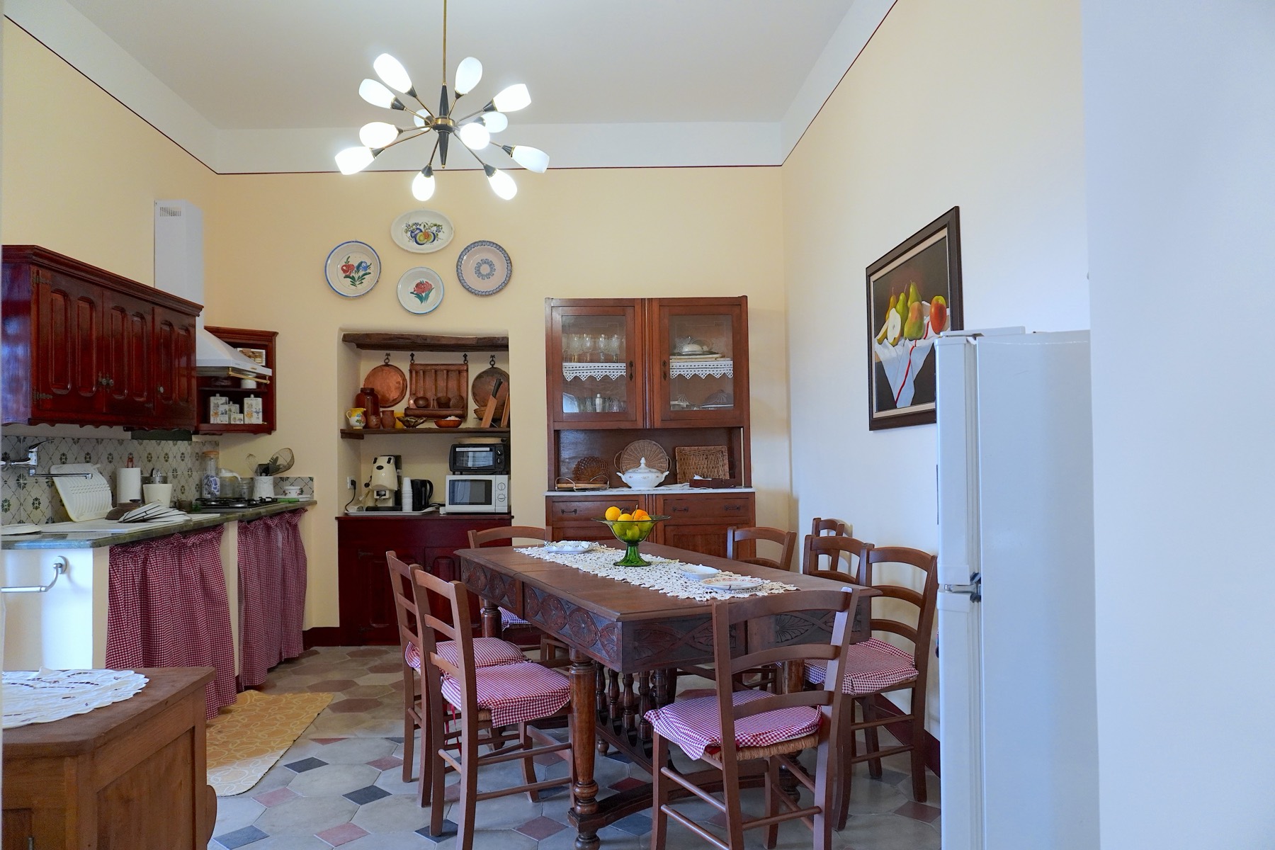 Zona pranzo apparecchiata