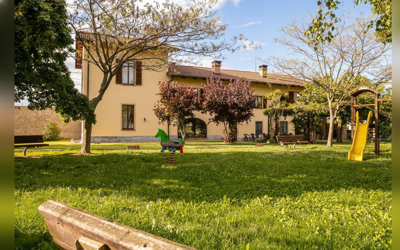Area giochi per bambini in giardino