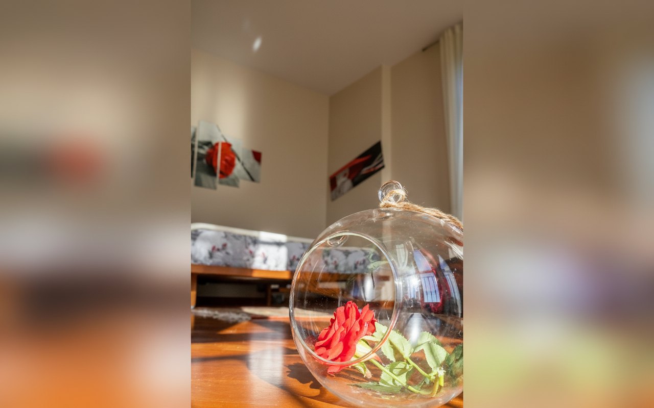 Dettaglio decorativo sul tavolo
